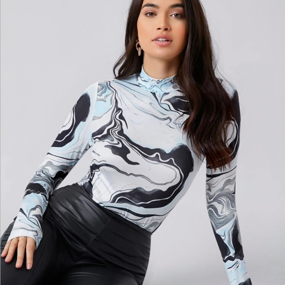 Blue marble top size M